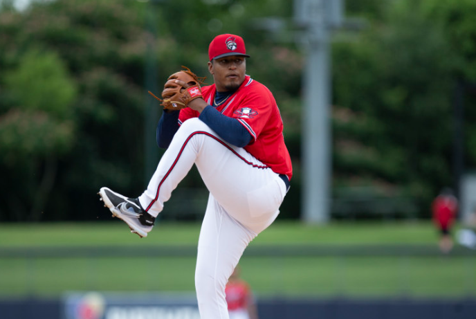 Braves claimed pitcher Royber Salinas off waivers from the Oakland Athletics.