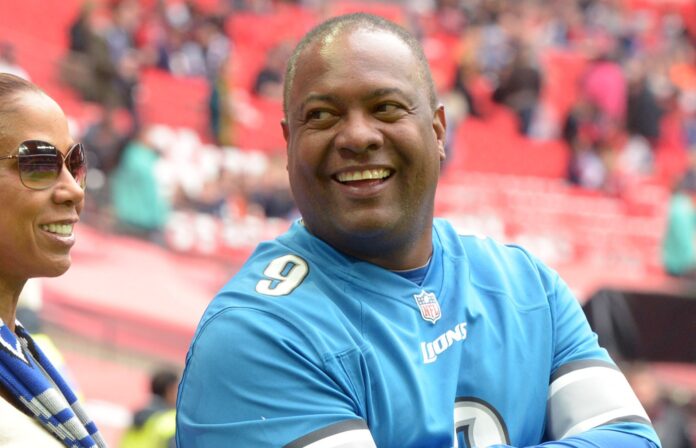 Watch Former NFL QB Rob Dodgers From Catching Foul Ball