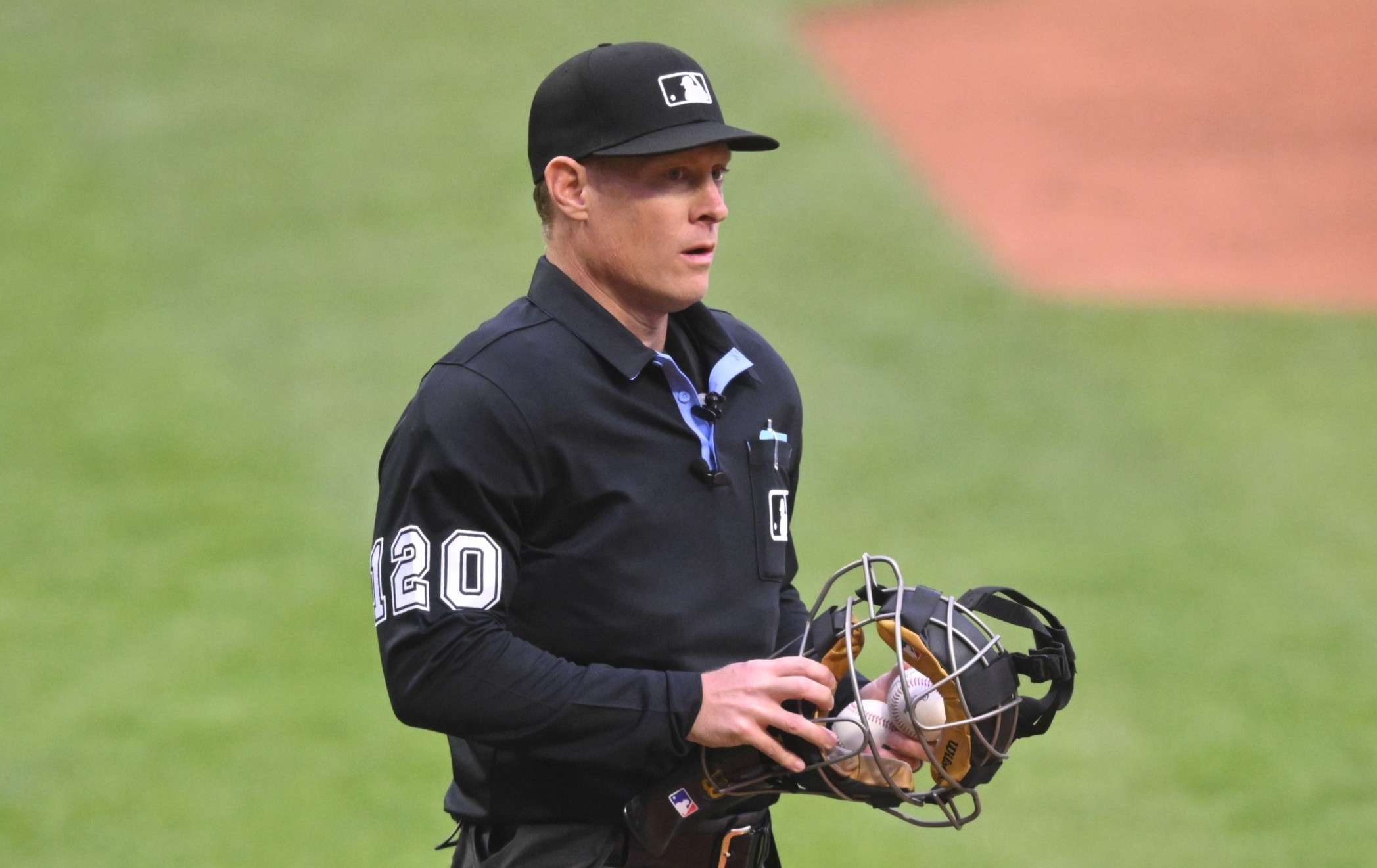 Umpire Blows Call So Bad the MLB Announcers Lose It Umpire Blows Call So Bad the MLB Announcers Lose It