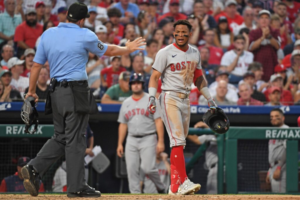 Glove Tap, and the Call That Wins it For The Phillies - ATL Braves Country Glove Tap, and the Call That Wins it For The Phillies
