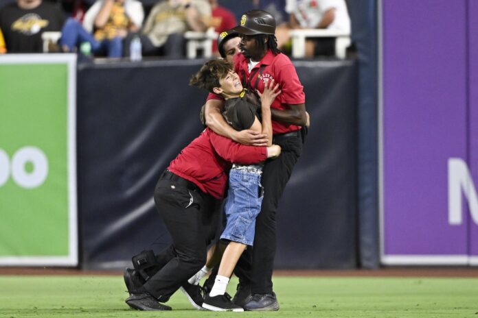 Kid Brutally Tackled by Security, MLB Stars Left Shocked Kid Brutally Tackled by Security, MLB Stars Left Shocked