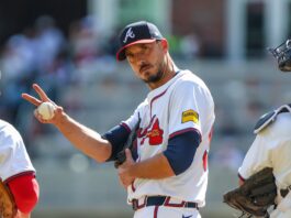 Charlie Morton Walks Off to Roaring Cheers in Braves' Finale