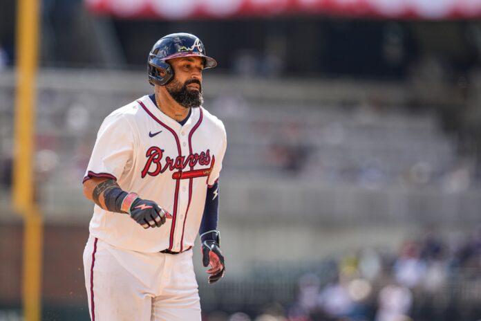 Braves Sign Veteran Catcher Sandy León to Minor League Deal