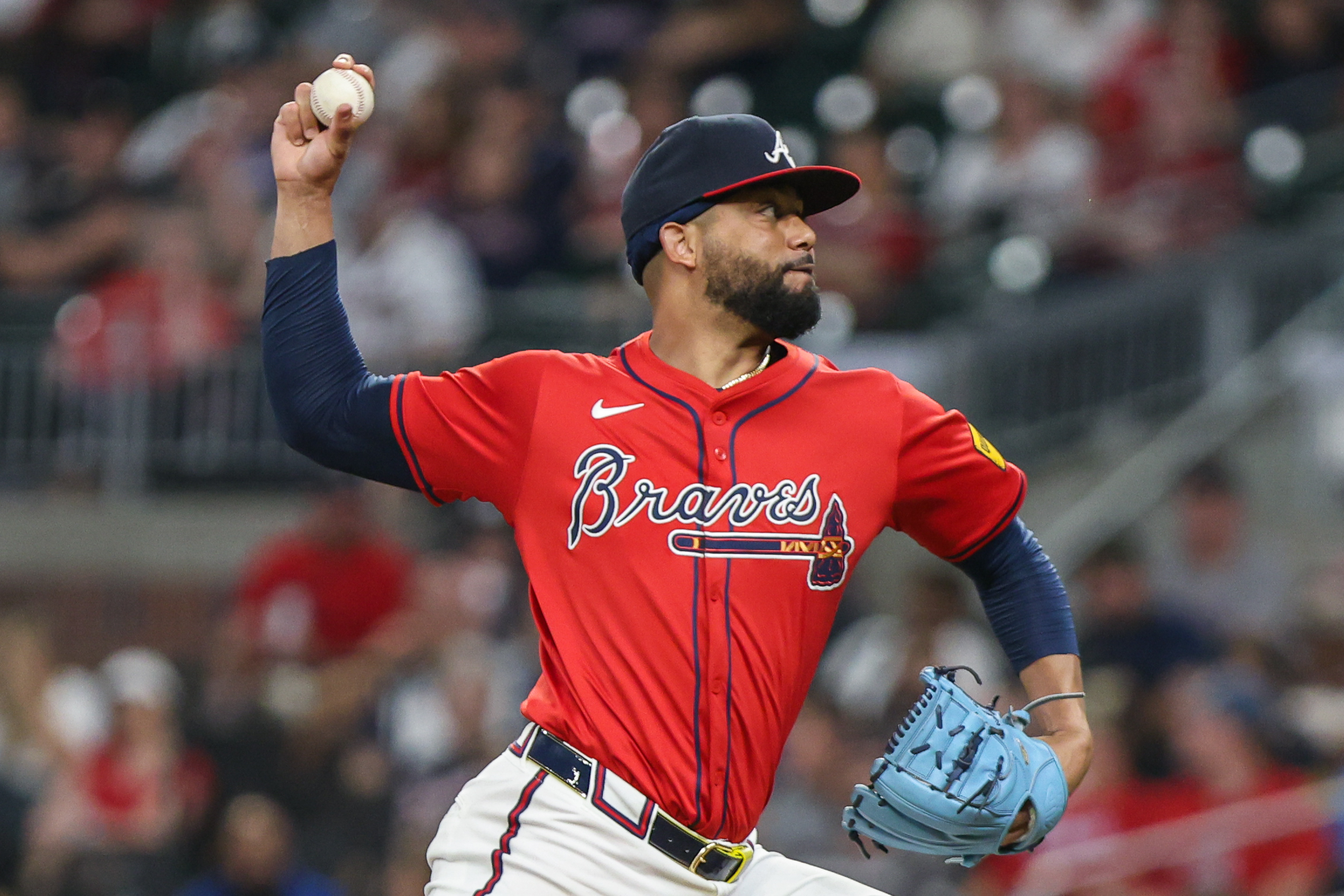 The Braves Bring Back Star Reliever, Fans Are Buzzing