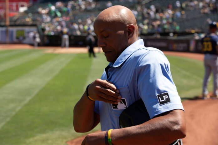 Umpire Gets Laughed At By Players After Horrific Blunder