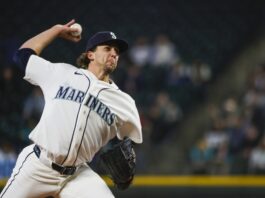 Mariners Ace Embarrassed As Ball Disappears Before His Eyes
