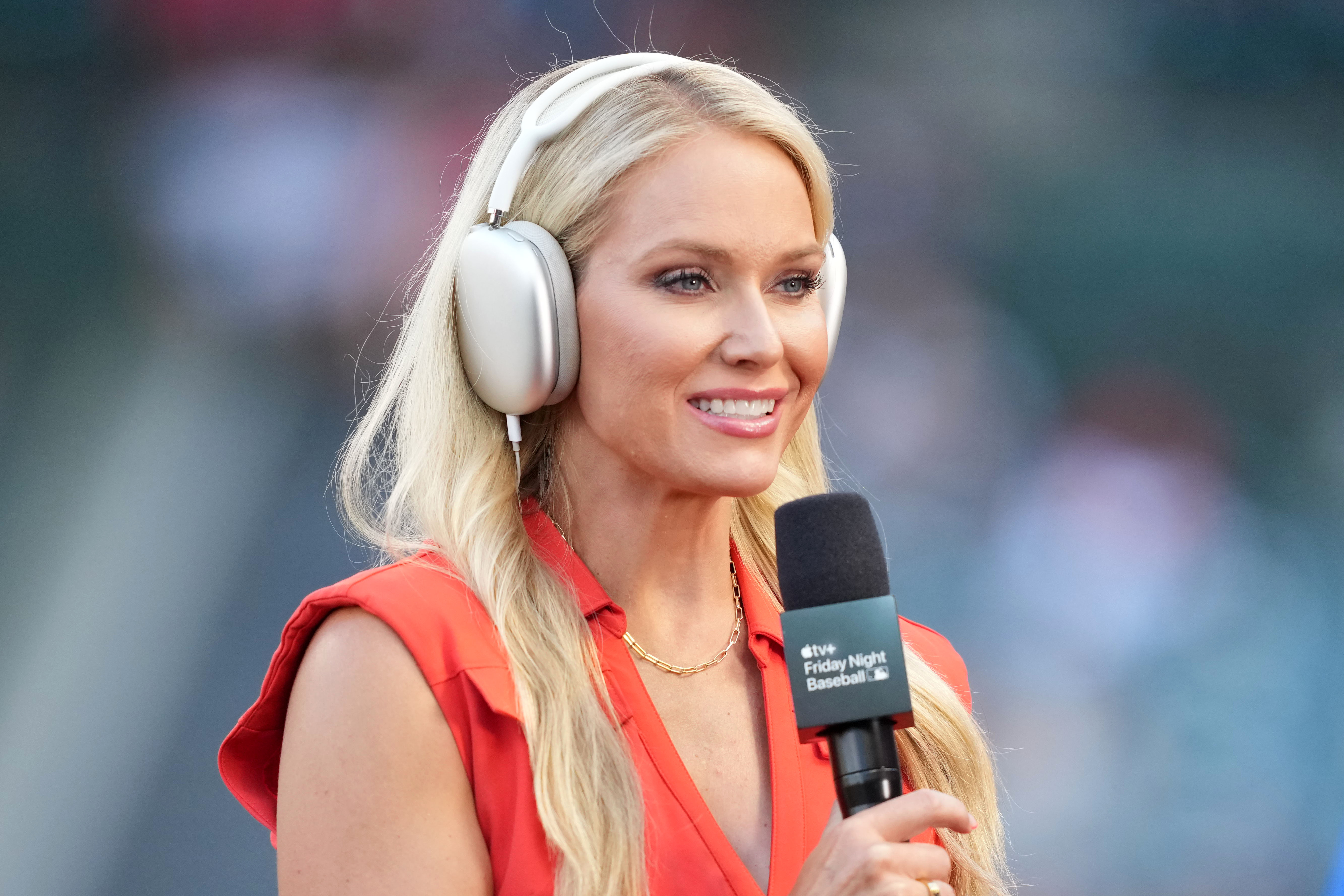Glamorous MLB Reporter In Pain After Getting Hit By Ball