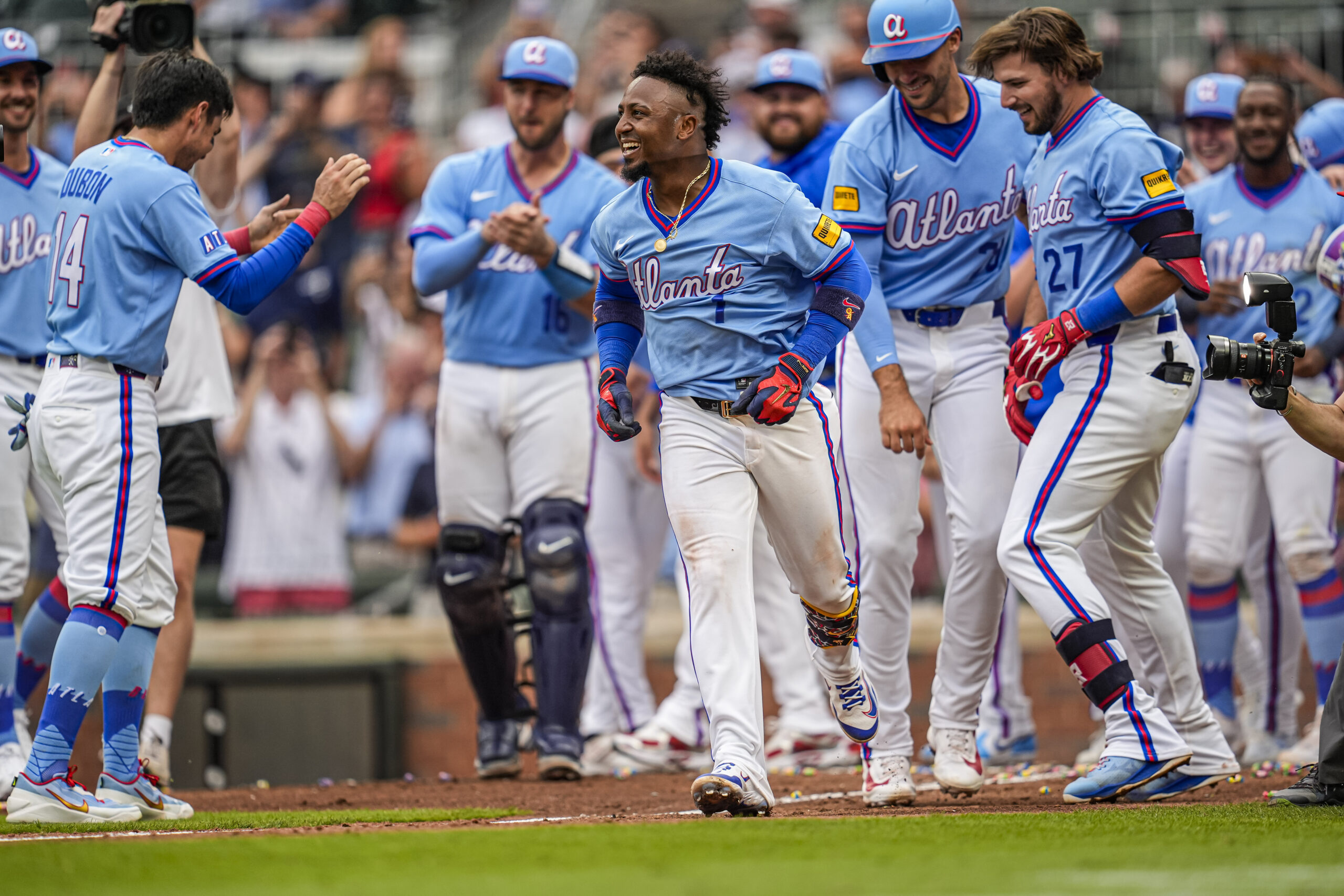 Braves Pitch Eight No-Hit Innings, Ending Losing Streak
