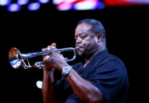 MLB National Anthem Performer Suffers Malfunction During Song MLB National Anthem Performer Suffers Malfunction During Song