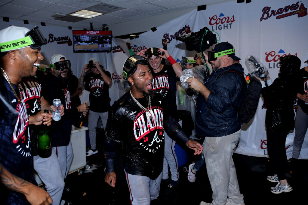 Altuve Breaks the Deadlock - ATL Braves Country Altuve Breaks the Deadlock